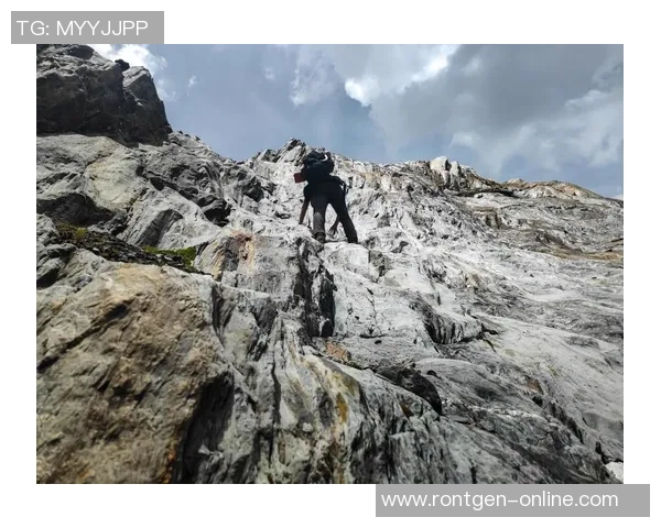 攀岩人生的深度对话:周娜如何在高峰中找到自我与勇气 攀岩人生的深度对话:周娜如何在高峰中找到自我与勇气