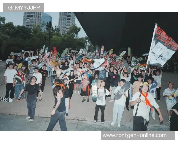 武汉极限运动队在世界滑板锦标赛中的灵活性表现引发热议与关注 武汉极限运动队在世界滑板锦标赛中的灵活性表现引发热议与关注